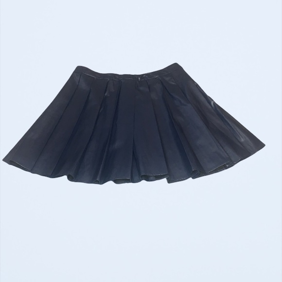 ASTR Vegan Navy Leather Pleated Mini Skirt Size Large - Picture 2 of 10
